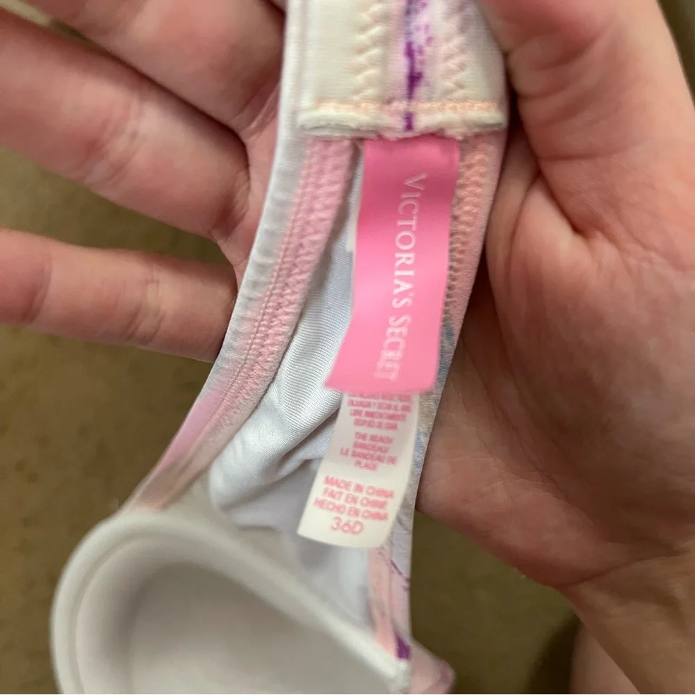 Victoria’s Secret bikini top - Picture 2 of 2